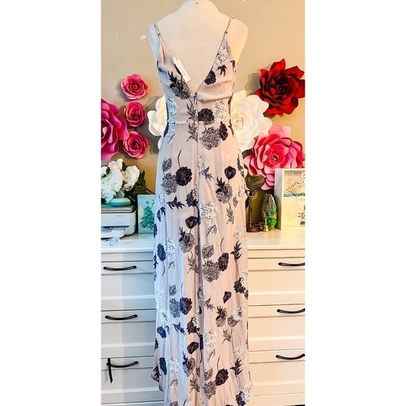 Nwot Revolve ASTR The Label Penelope Dress in Grey Multi Floral - Picture 6 of 10